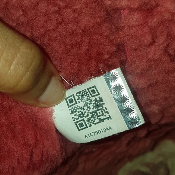 Bailey Bow Uggs (Size 5)*FINAL MARKDOWN* - Picture 5 of 6